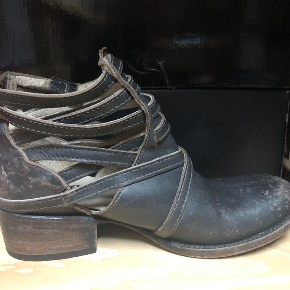 Freebird by Stevens Distressed Stair Ankle boots - Picture 9 of 13